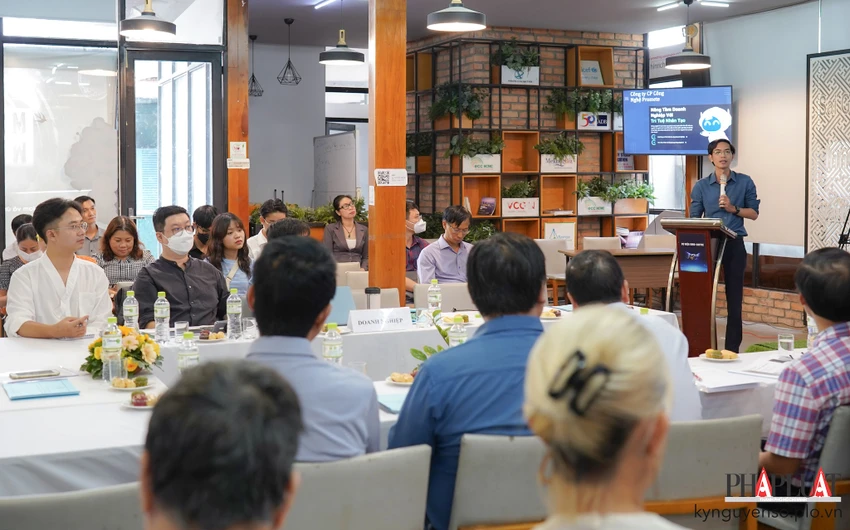ceo-nguyen-huu-huan-promete-ai CEO Nguyễn Hữu Huân của công ty Promete AI giới thiệu trợ lý ảo Milu. Ảnh: TIỂU MINH