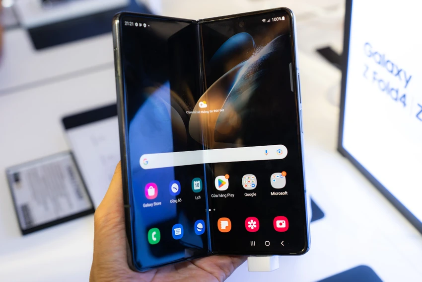 Liệu rằng điện thoại gập mới có giúp Samsung giữ vững vị trí dẫn đầu? Ảnh: TIỂU MINH