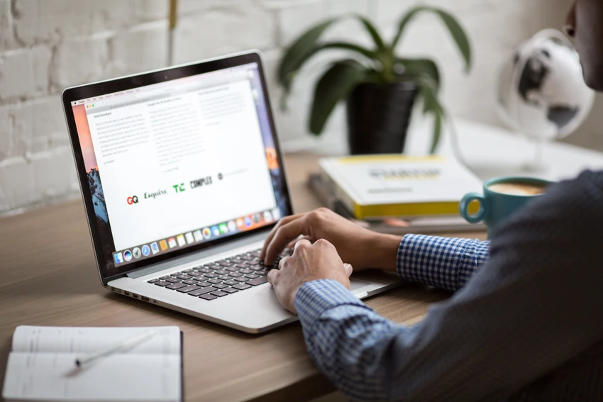 cach-han-che-bi-tan-cong-lua-dao-qua-email Cách hạn chế bị tấn công lừa đảo thông qua email. Ảnh: Pexels