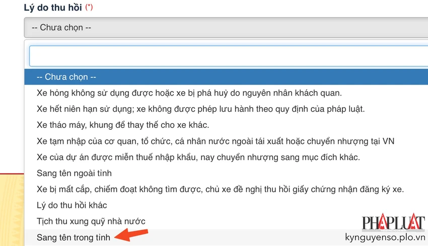 chon-ly-do-thu-hoi-bien-so-xe Chọn lý do thu hồi biển số xe. Ảnh: MINH HOÀNG
