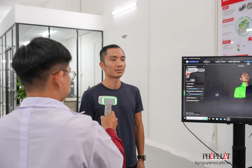 may-quet-3d Máy quét để tạo thiết kế 3D trên máy tính. Ảnh: TIỂU MINH