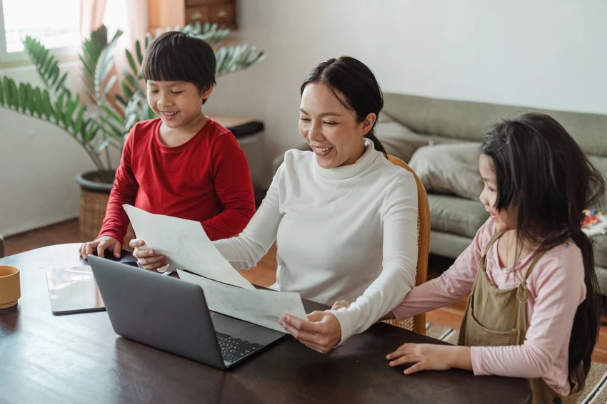 cac-moi-nguy-hiem-cua-con-tre-tren-internet Áp dụng nhiều biện pháp để nuôi dạy con trẻ hiệu quả và an toàn hơn trong thế giới kỹ thuật số. Ảnh: Pexels