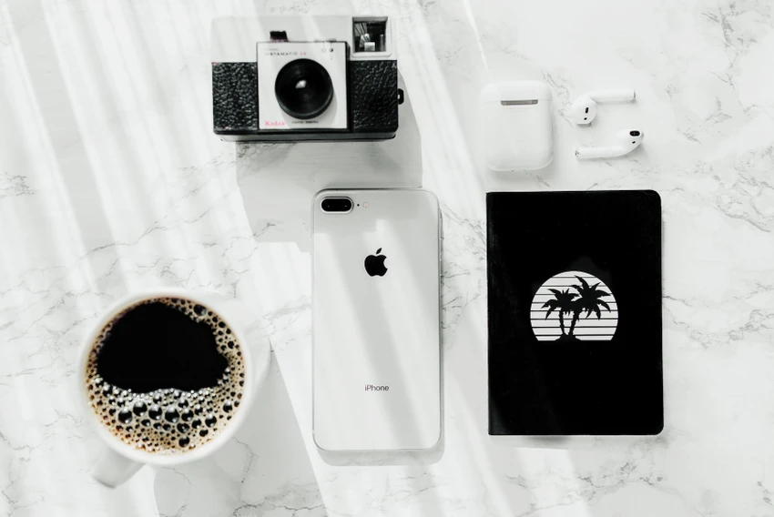 iphone-co-thoi-gian-su-dung-lau-hon-android iPhone có thời gian sử dụng tương đối lâu so với các thiết bị Android. Ảnh: Pexels