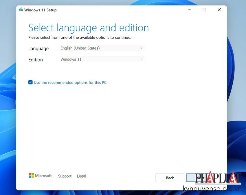 Tải về file ISO Windows 11 23H2 và tạo USB boot. Ảnh: TIỂU MINH
