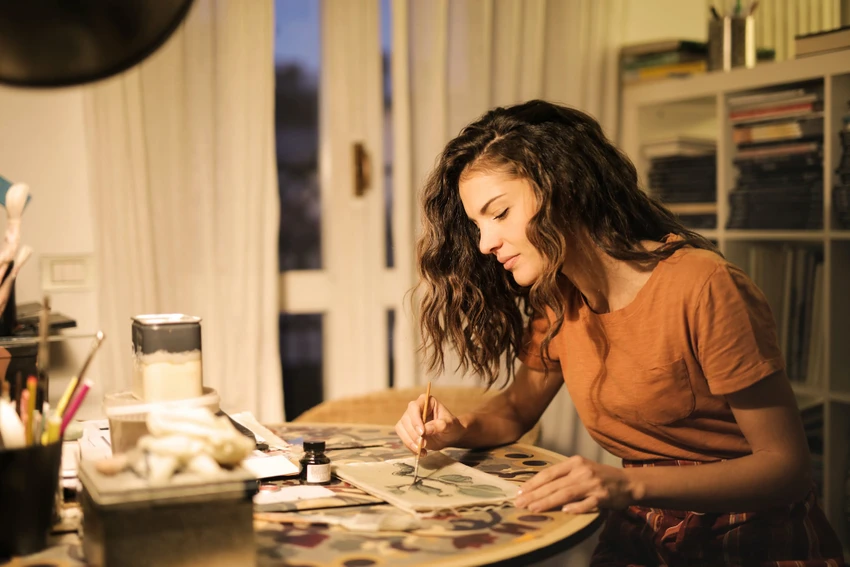 Ngồi lâu gây ra nhiều vấn đề về sức khỏe. Ảnh: Pexels