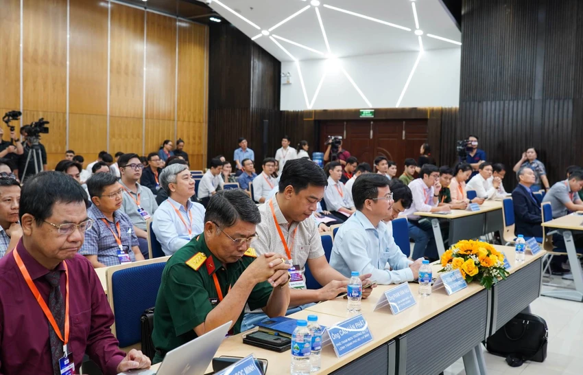 Các chuyên gia an toàn thông tin tham dự sự kiện. Ảnh: TIỂU MINH