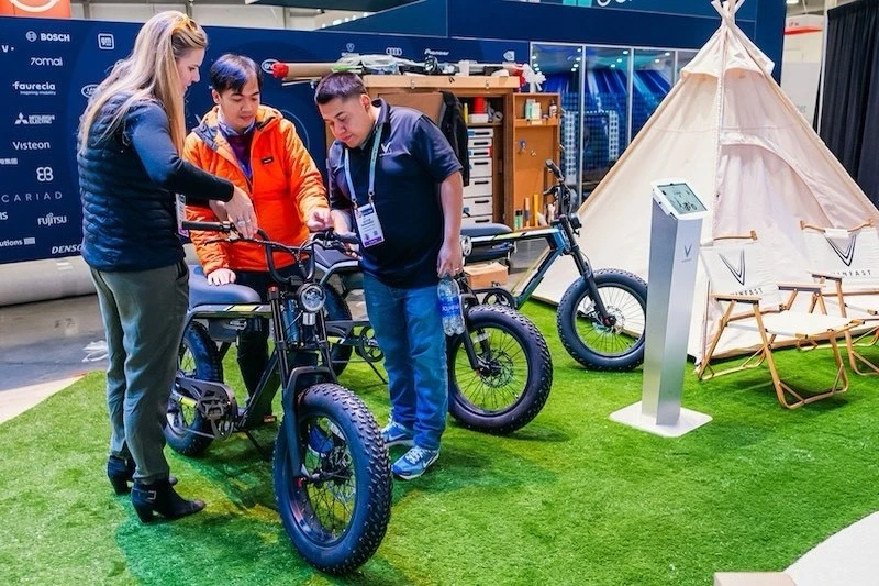 Xe đạp điện VinFast DrgnFly thu hút nhiều khách trải nghiệm.