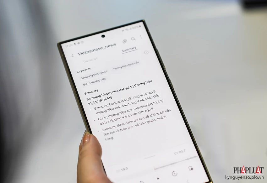 Các tính năng Galaxy AI tận dụng sức mạnh của thiết bị và đám mây. Ảnh: TIỂU MINH