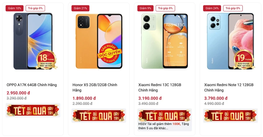 Điện thoại giảm giá cuối năm. Ảnh: TIỂU MINH
