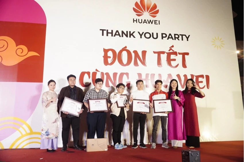 Tin công nghệ 31-1: 6 sinh viên chiến thắng cuộc thi Huawei ICT Competition Vietnam 2023-2024