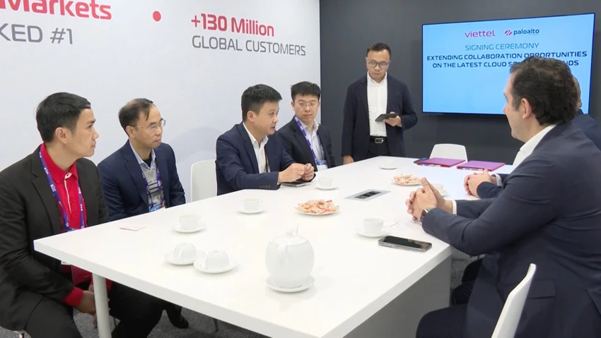 viettel-vs-palo-Alto-mwc-2024.jpeg