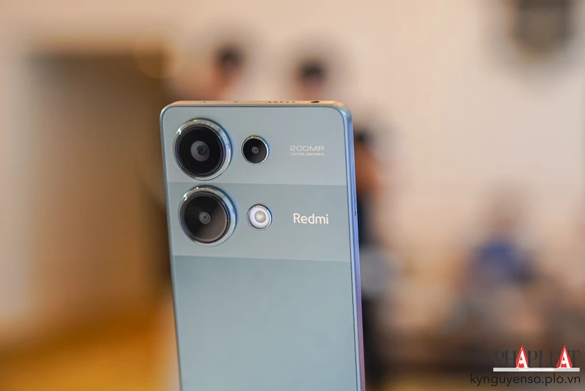 Cụm camera của Redmi Note 13 Pro được làm to hơn, độ phân giải 200 MP. Ảnh: TIỂU MINH