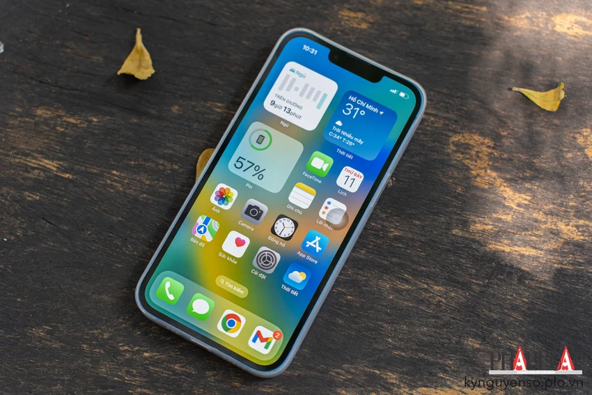 iPhone 13 cũ hiện chỉ còn 11,9 triệu đồng. Ảnh: TIỂU MINH