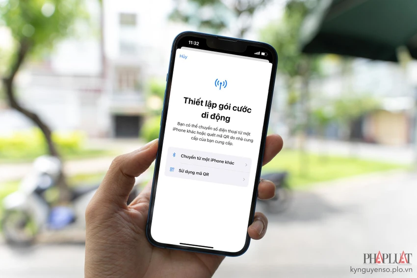 Bạn có thể giữ lại eSIM khi đặt lại iPhone. Ảnh: MINH HOÀNG