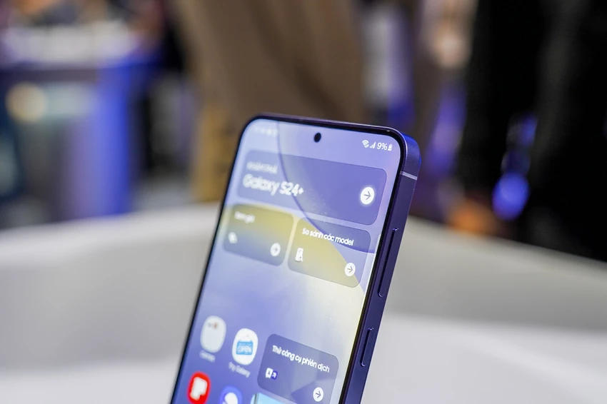 Người dùng Samsung nên cài đặt bản cập nhật tháng 3 ngay lập tức. Ảnh: TIỂU MINH