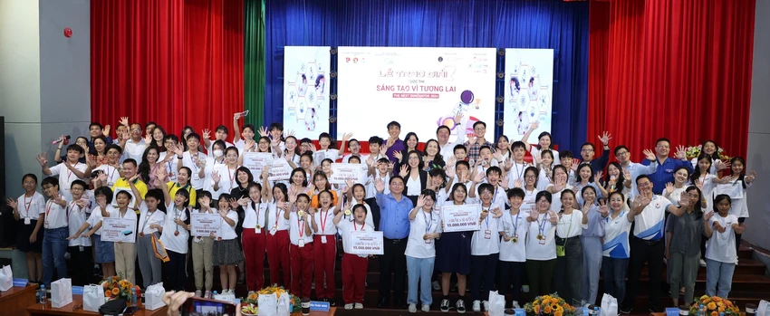 Tin công nghệ 25-5: Các em học sinh tham gia cuộc thi “Sáng tạo vì tương lai.
