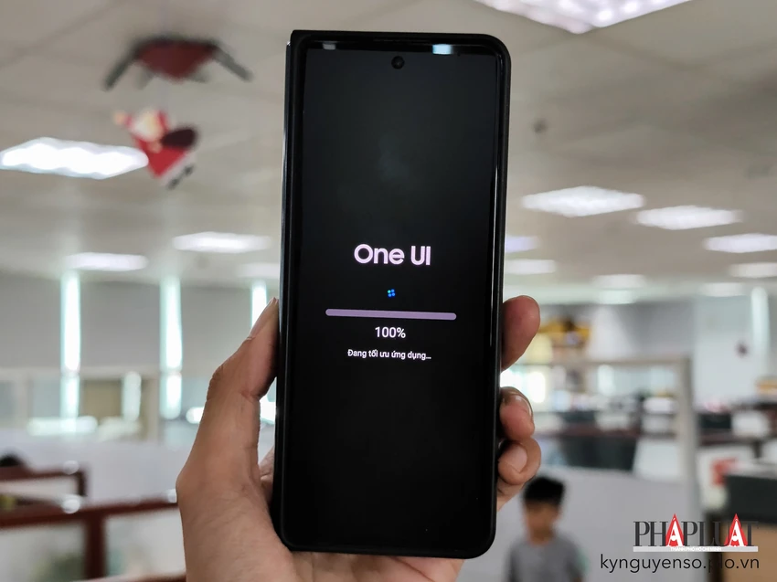 Bản cập nhật One UI 6.1 bổ sung các tính năng AI cho nhiều mẫu điện thoại Samsung. Ảnh: TIỂU MINH