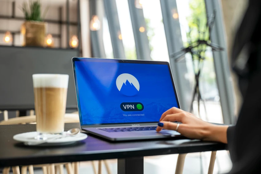 Sử dụng các ứng dụng VPN miễn phí tiềm ẩn nhiều rủi ro. Ảnh: Pexels