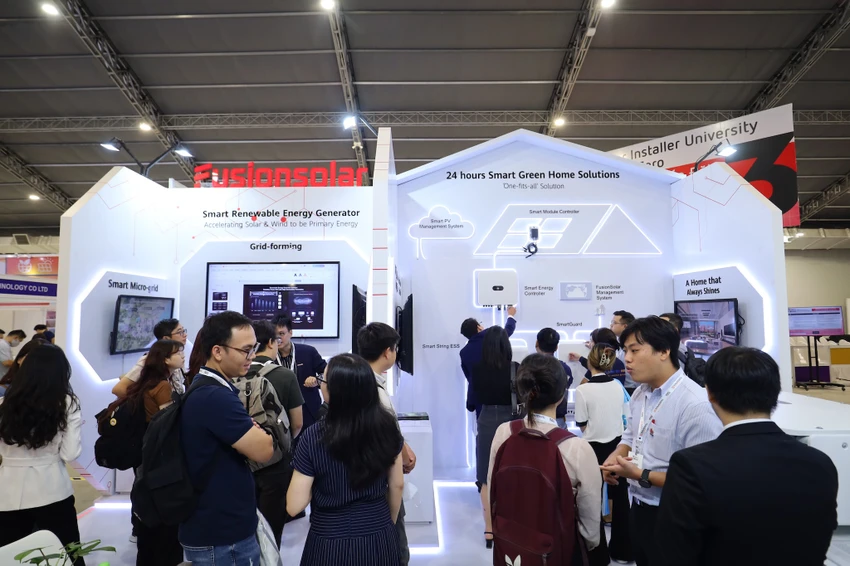 Tin công nghệ 12-7: Huawei giới thiệu các giải pháp điện mặt trời.