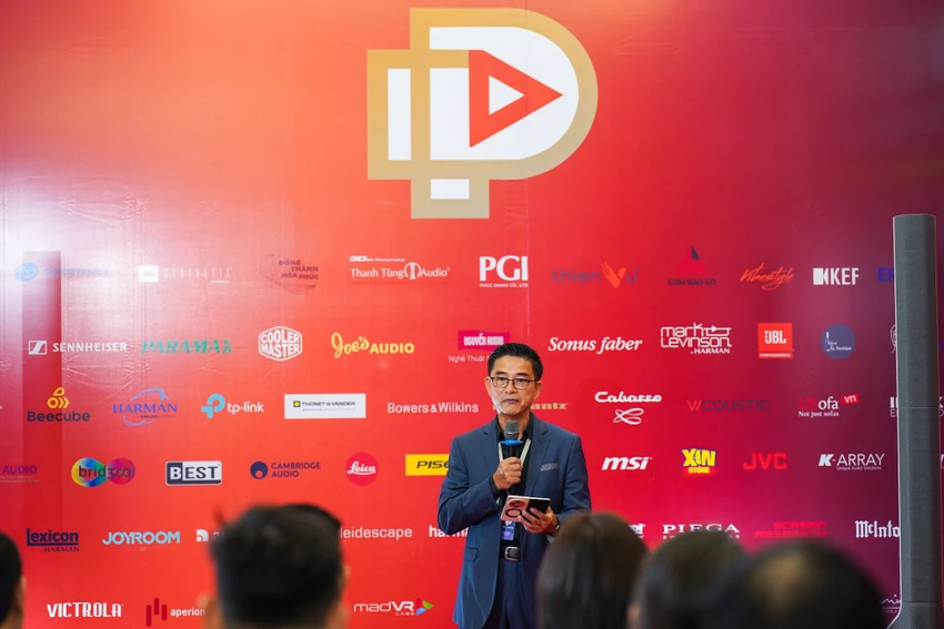 Anh Nhựt Hùng phát biểu khai mạc sự kiện P.H.E Show 2024. Ảnh: TIỂU MINH