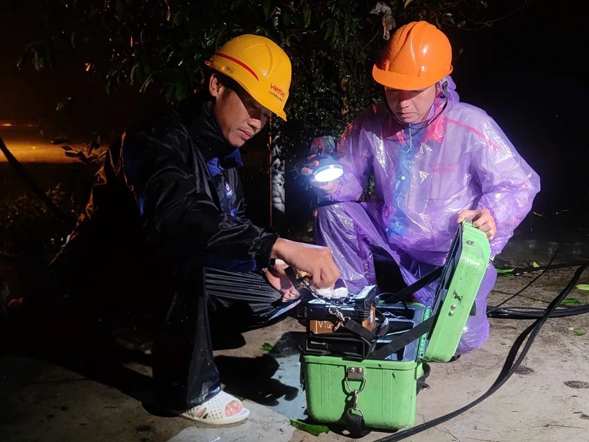 Các nhà mạng tích cực triển khai công tác cứu hộ, khắc phục sự cố sau bão số 3.