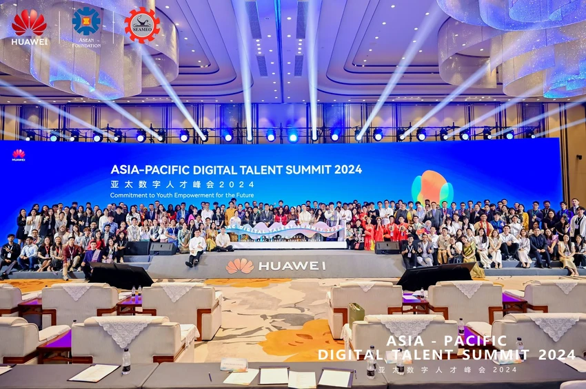 6 sinh viên Việt Nam xuất sắc tham dự Hội nghị Thượng đỉnh Nhân tài số APAC 2024.