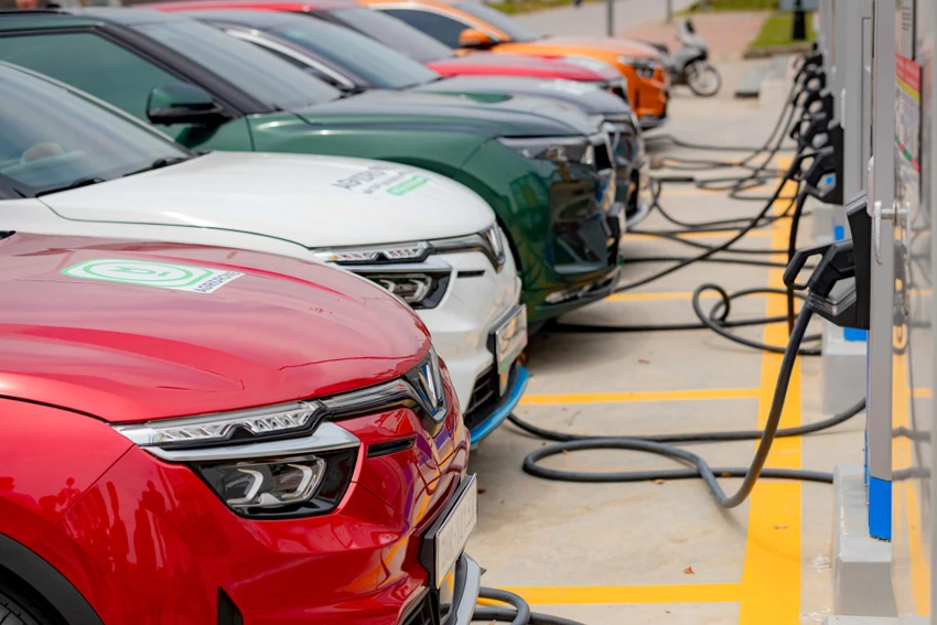 Xe điện VinFast được sạc miễn phí tại các trạm sạc công cộng của V-Green.