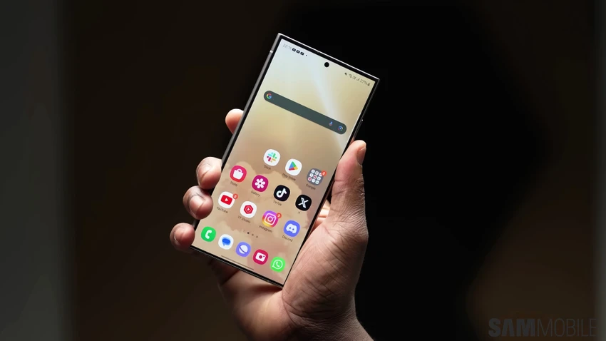 Người dùng điện thoại Samsung nên cài đặt bản cập nhật bảo mật càng sớm càng tốt. Ảnh: SamMobile