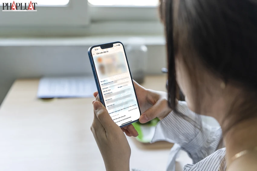 Bạn cần phải làm thẻ căn cước mới có thể xem được căn cước điện tử trên ứng dụng VNeID. Ảnh: MINH HOÀNG