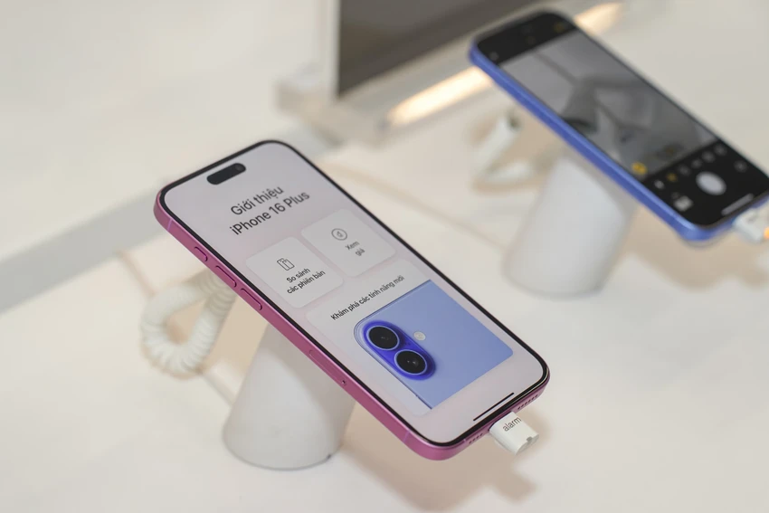 Các tính năng AI không giúp Apple thúc đẩy doanh số bán iPhone. Ảnh: TIỂU MINH