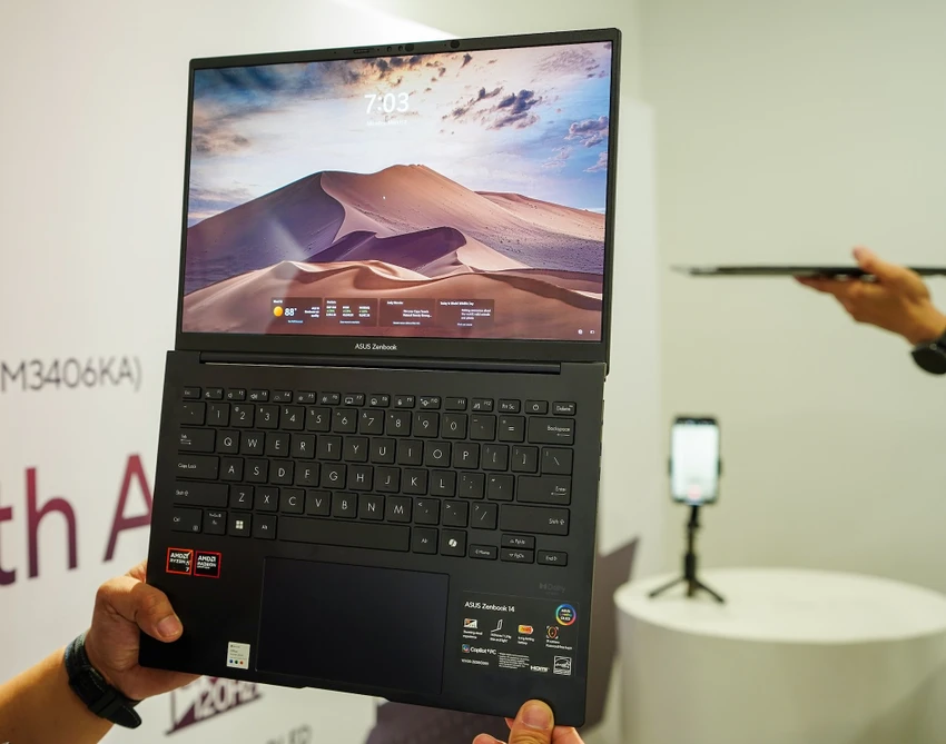 thi-truong-laptop-ai-2025.jpg