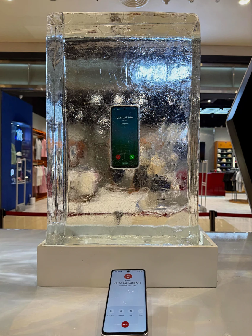 Dù chỉ là một mẫu smartphone AI giá rẻ (6,9 triệu), nhưng OPPO A5 Pro có khá bền bỉ, có khả năng chống chịu tốt.
