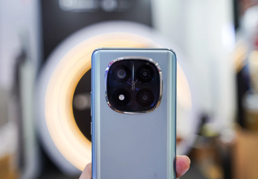 Điện thoại Android tầm trung ngày càng được hỗ trợ cập nhật lâu dài. Ảnh: TIỂU MINH