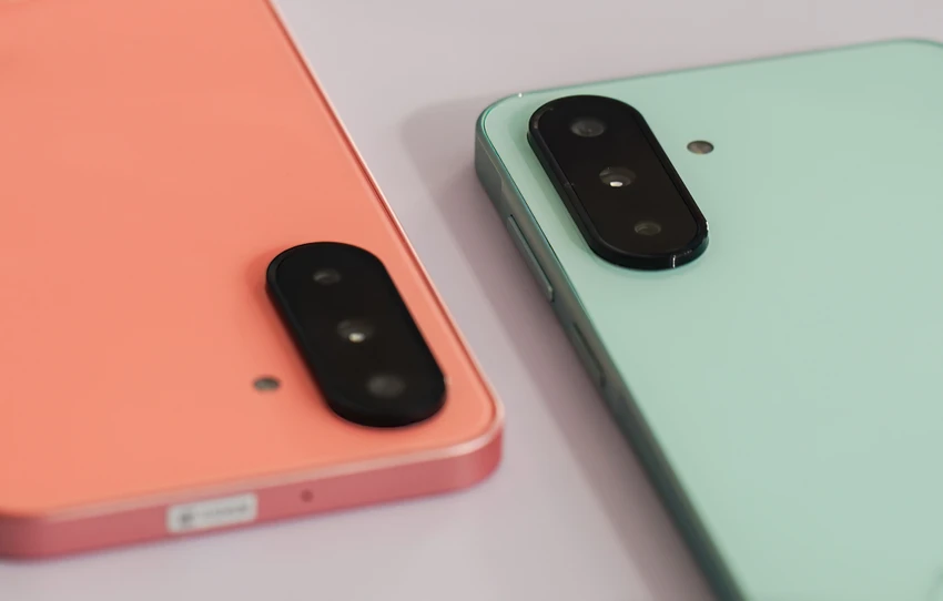 Mẫu điện thoại giá rẻ Galaxy A26 với màu sắc trẻ trung, thiết kế đẹp. Ảnh: TIỂU MINH
