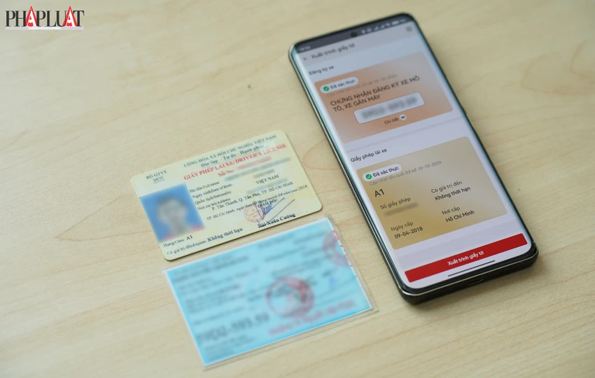 GPLX đã được xác thực trên ứng dụng VNeID có giá trị tương đương bản cứng. Ảnh: MINH HOÀNG