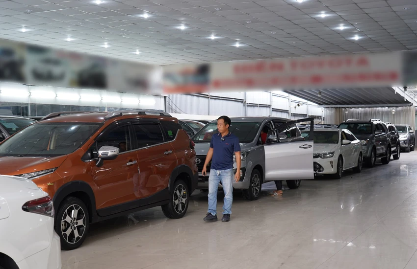 Thí điểm mua bán xe bằng ứng dụng VNeID tại Hà Nam. Ảnh: MINH HOÀNG