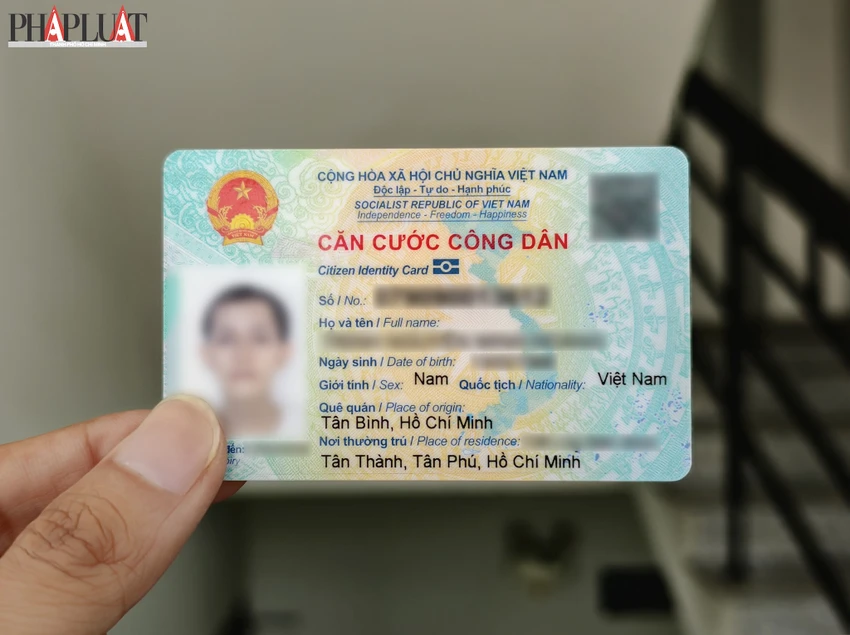 Người dân phải đổi thẻ căn cước mới khi đến độ tuổi quy định. Ảnh: MINH HOÀNG