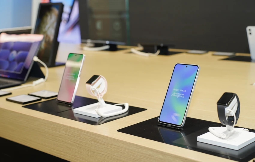 Mức thuế 25% có thể khiến giá điện thoại Samsung tăng đến 40% trong tương lai. Ảnh: TIỂU MINH