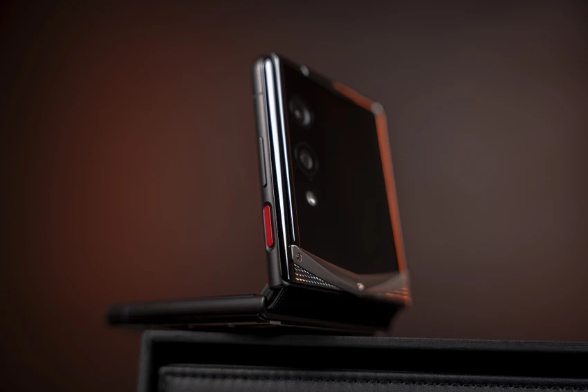 Tin-cong-nghe-16-7-vertu-Quantum-Flip-1.JPG