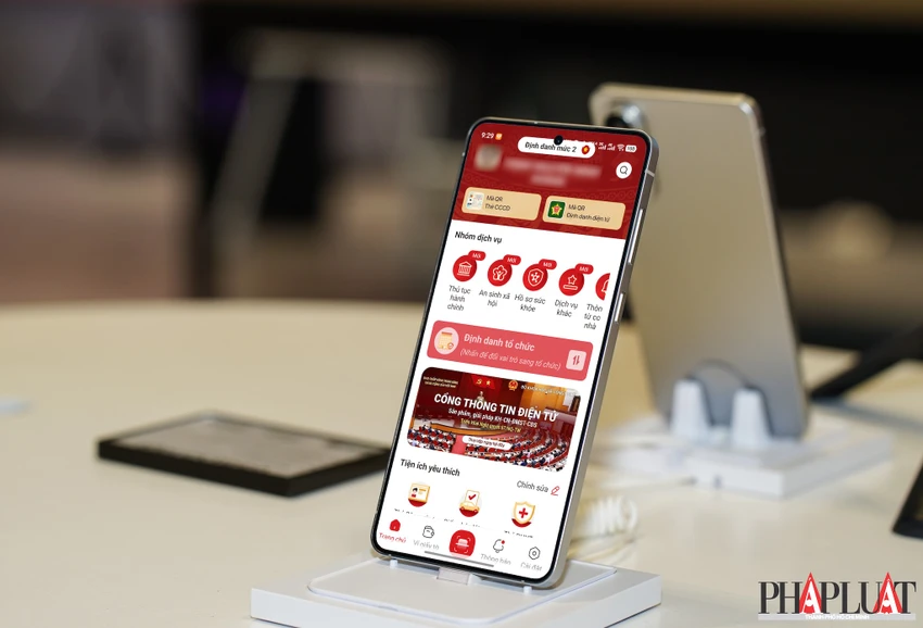 Chỉ cài đặt ứng dụng VNeID thông qua Google Play hoặc App Store. Ảnh: MINH HOÀNG