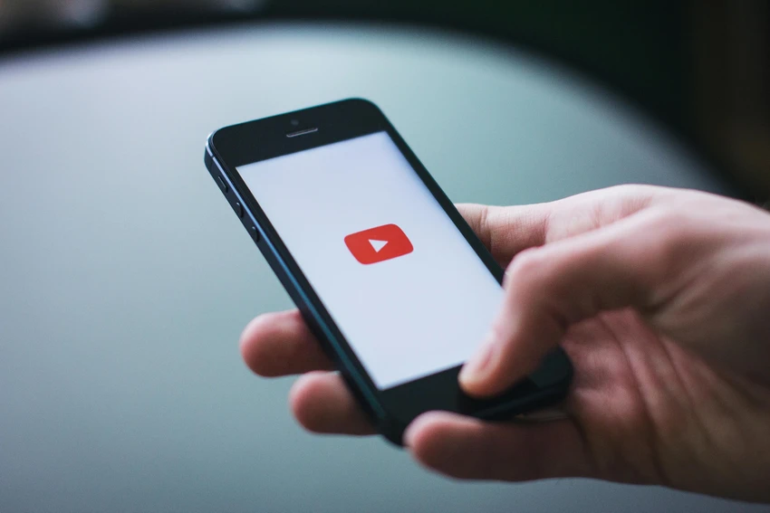 Tin công nghệ 24-7: YouTube kiếm gần 10 tỉ USD từ quảng cáo.