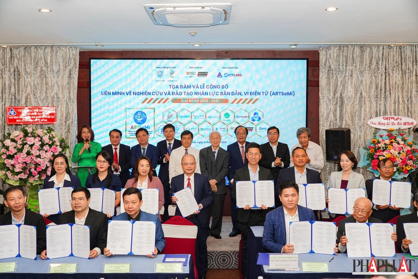 Thành lập liên minh về nghiên cứu và đào tạo nhân lực bán dẫn, vi điện tử (ARTSeMi). Ảnh: TIỂU MINH