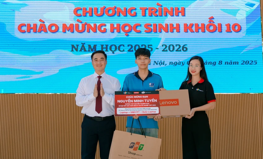 Tin công nghệ 24-8: FPT Shop tiếp sức cho các bạn tân sinh viên xuất sắc.