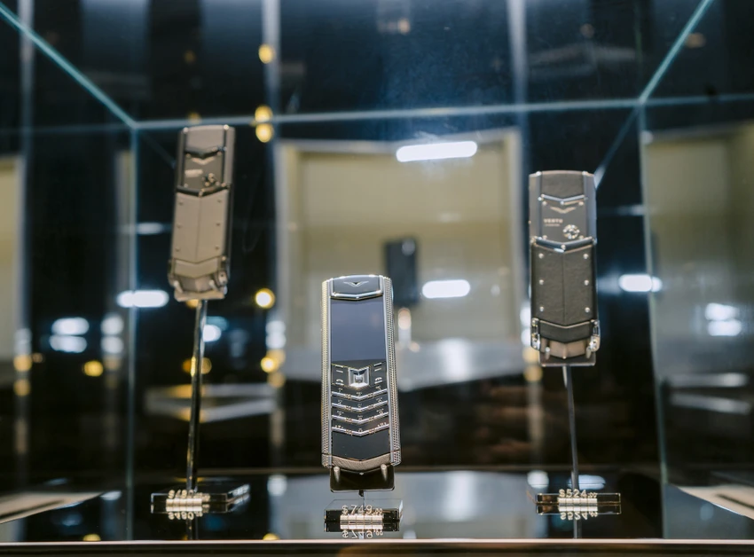 Tin công nghệ 11-9: Dù có mức giá cao nhưng Vertu vẫn được nhiều người tìm mua để làm quà tặng.