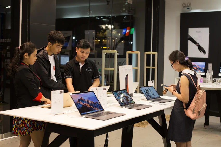 Mua-sam-san-pham-apple.jpg