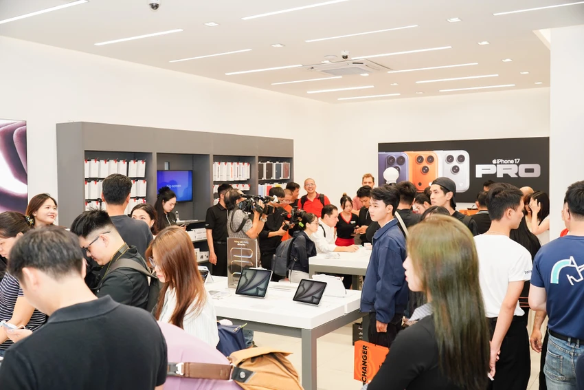 Apple vừa ra mắt iOS 26 với nhiều cải tiến đáng chú ý. Ảnh: TIỂU MINH