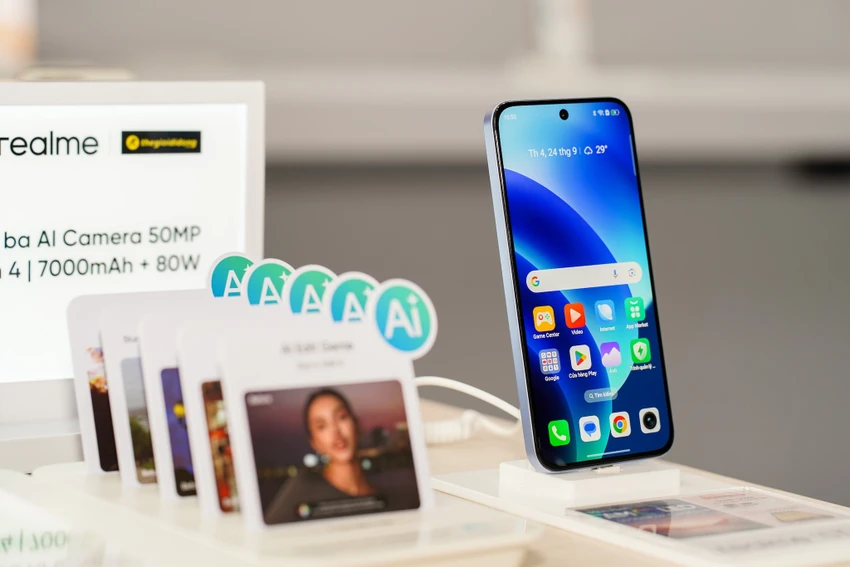 Thị trường smartphone tầm trung ngày càng sôi động khi các mẫu điện thoại đều được tích hợp trí tuệ nhân tạo. Ảnh: TIỂU MINH