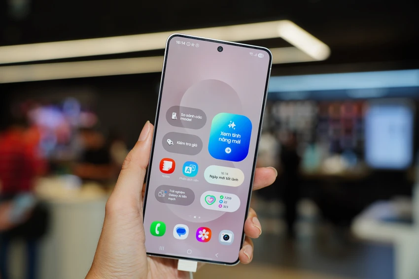 Samsung ngừng hỗ trợ cập nhật phần mềm cho 4 mẫu điện thoại, do đó, người dùng nên cân nhắc nâng cấp lên các thiết bị đời mới hơn. Ảnh: TIỂU MINH