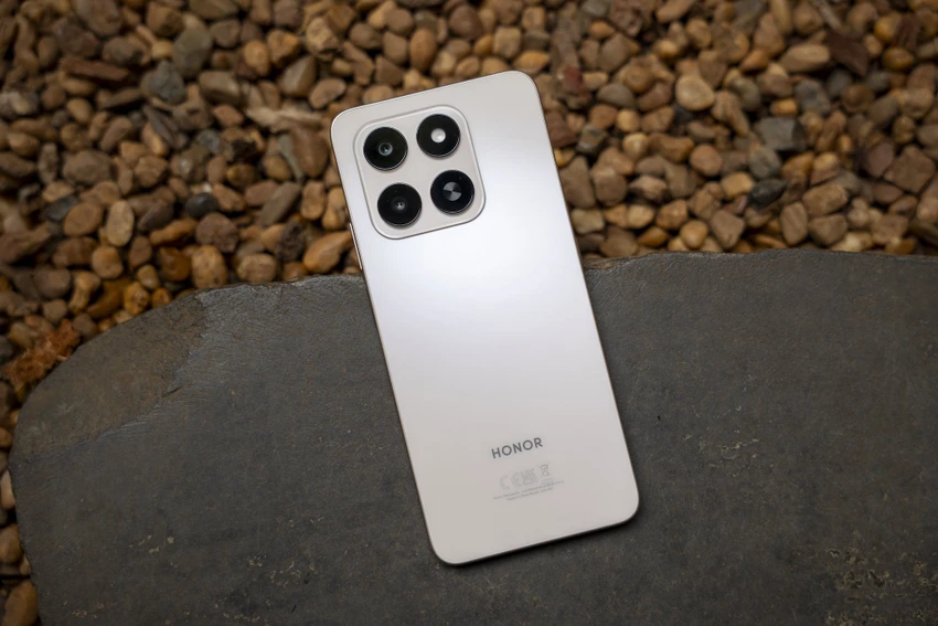 Mẫu smartphone giá rẻ Honor X7d gây ấn tượng với độ bền đạt chuẩn 5 sao.