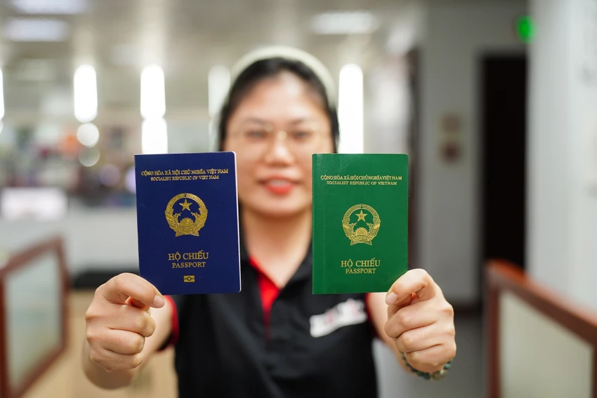 Trong trường hợp bị mất hộ chiếu, người dân cần làm đơn báo mất trong vòng 48 giờ để tránh bị phạt. Ảnh: MINH HOÀNG